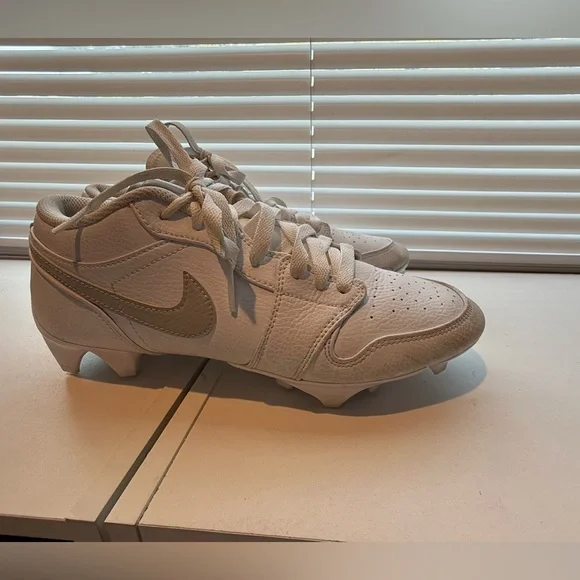 Men’s Nike Jordan 1 football cleats 8 - Picture 3 of 4